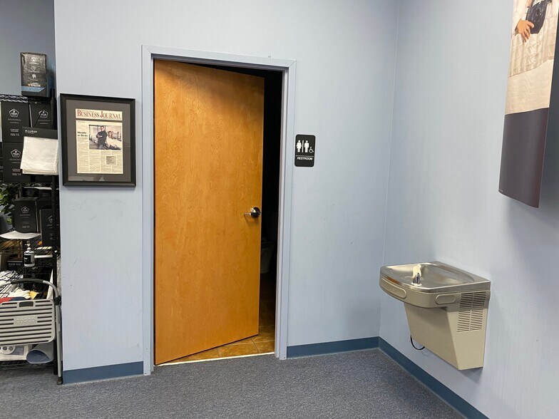 More Photos Of 255 Financial Dr, Hollister General Retail For Lease