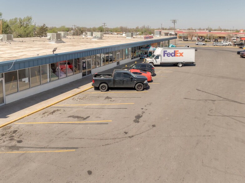 More Photos Of 4501-4609 S May Ave, Oklahoma City General Retail For Lease