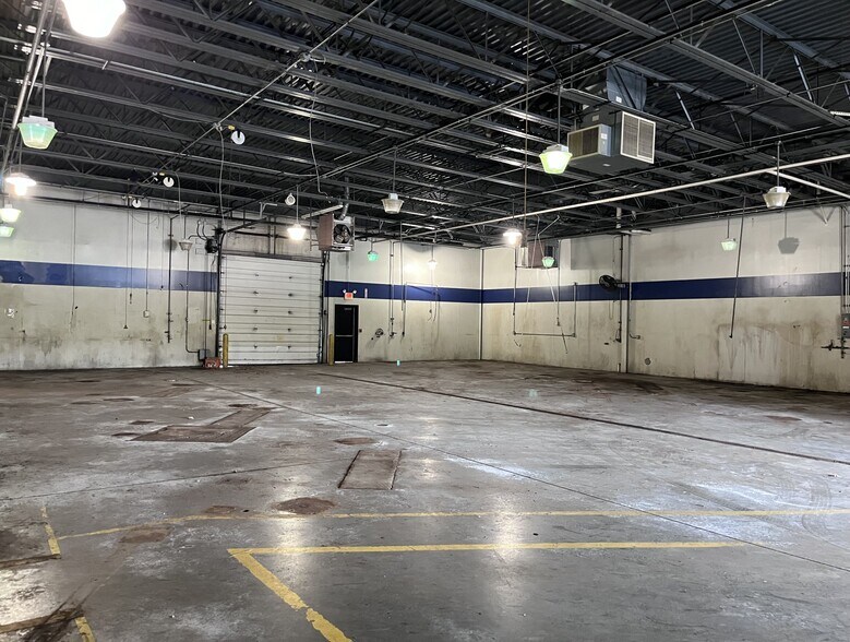 More Photos Of 1500 Robinson Center Dr, Pittsburgh Auto Repair For Lease