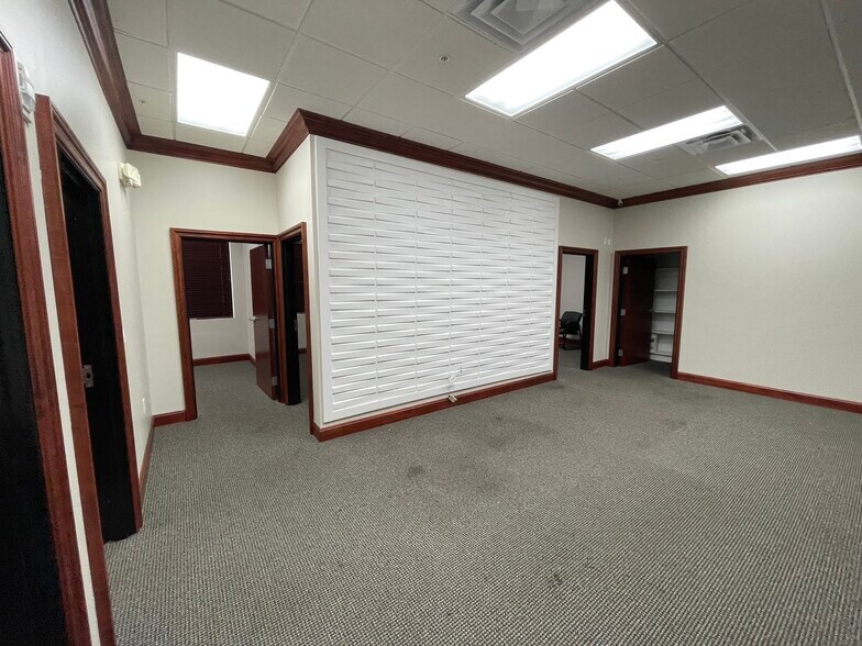 More Photos Of 7065 Westpointe Blvd, Orlando Loft Creative Space For Lease