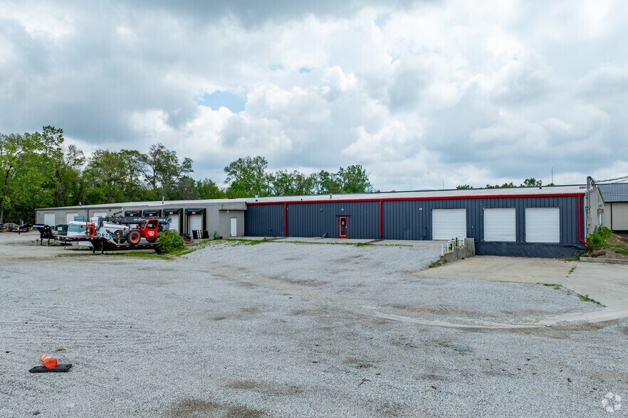 More Photos Of 1617 NE 51st Ave, Des Moines Warehouse For Lease