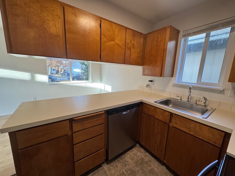 More Photos Of 824-830 E North Ave, Spokane Apartments For Sale