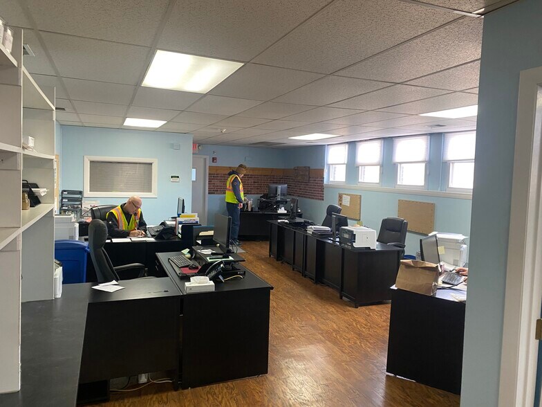 More Photos Of 480 Pratt Street Ext, Meriden Distribution For Lease