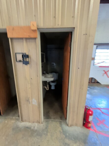 More Photos Of 12202 MoPac Expy N, Austin Auto Repair For Lease