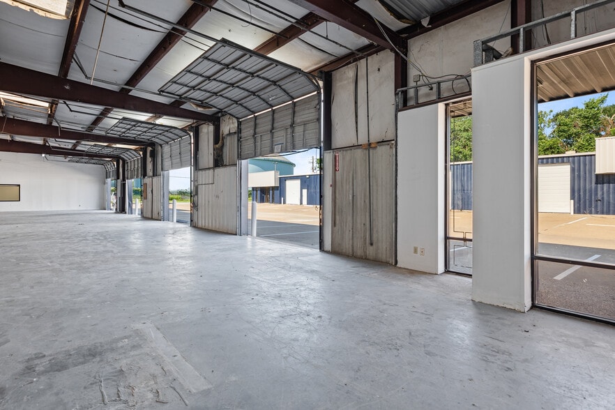 More Photos Of 1500 Brittmoore Rd, Houston Warehouse For Lease