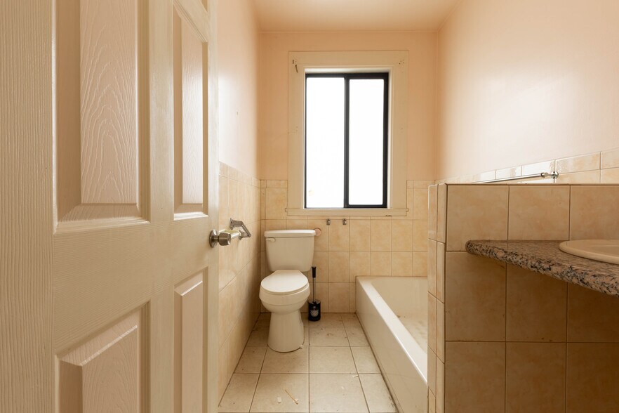 More Photos Of 39 John St, San Francisco Apartments For Sale