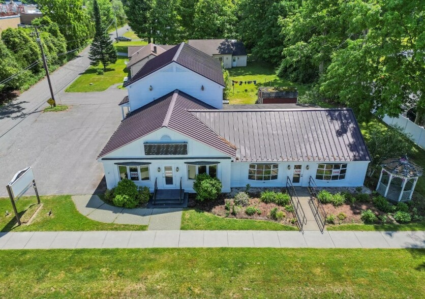 More Photos Of 260 Stockbridge Rd, Great Barrington Freestanding For Lease