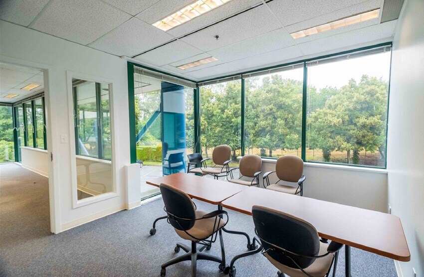 More Photos Of 1750 75th Av W, Vancouver Office For Lease