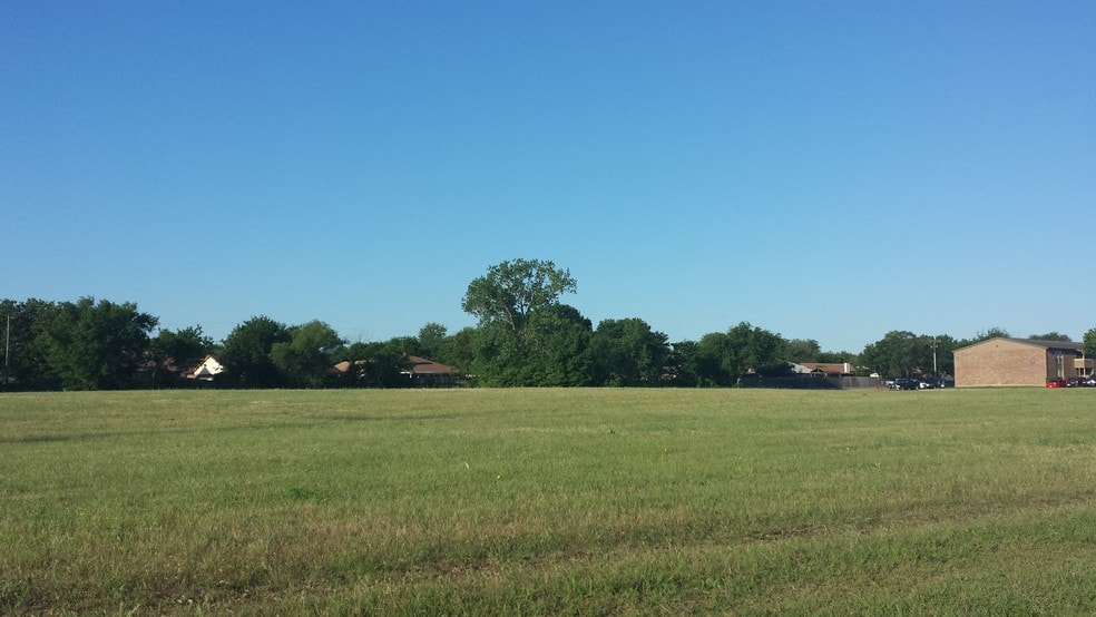 Primary Photo Of 2201-2211 W Pioneer Pky, Grand Prairie Land For Sale