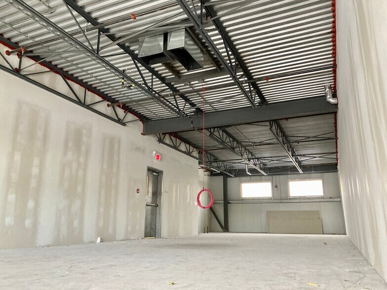 More Photos Of 11320-11326 119 St NW, Edmonton Showroom For Sale
