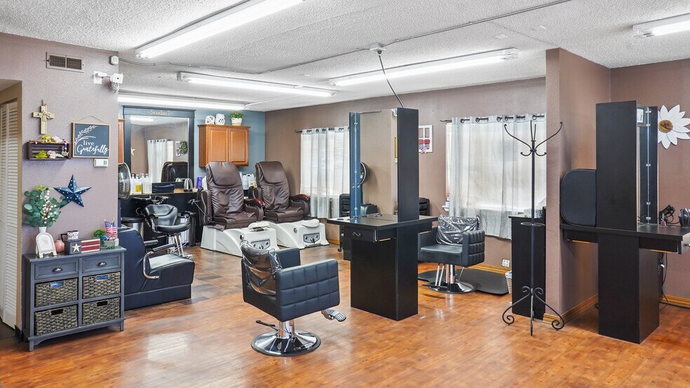 More Photos Of 716 E Main St, Othello Storefront Retail Office For Sale