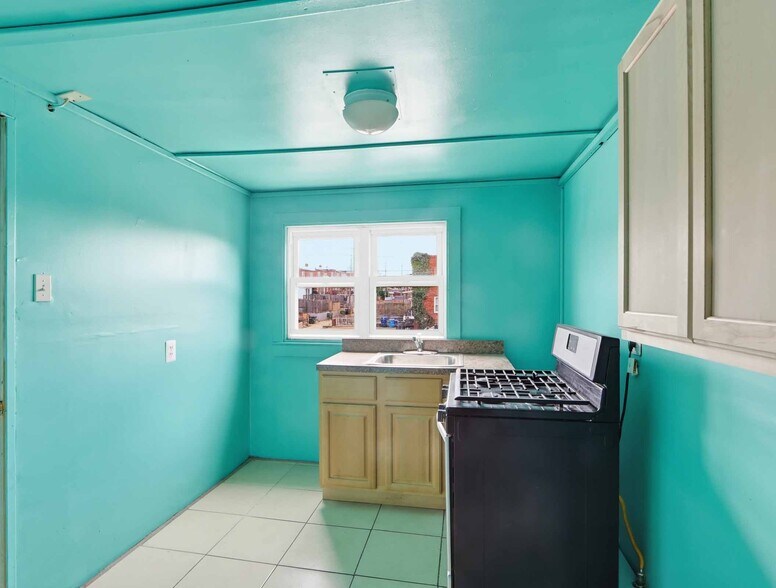 More Photos Of 2517 Washington Blvd, Baltimore Storefront Retail Residential For Sale