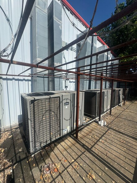 More Photos Of 3921 S Buckner Blvd, Dallas Freestanding For Lease