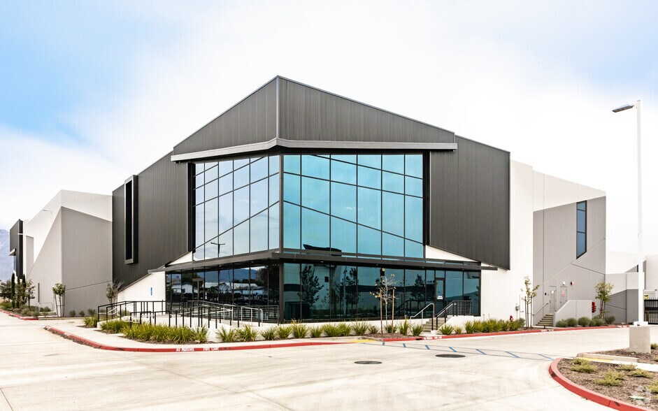 More Photos Of 617 Sunkist St, Ontario Distribution For Lease