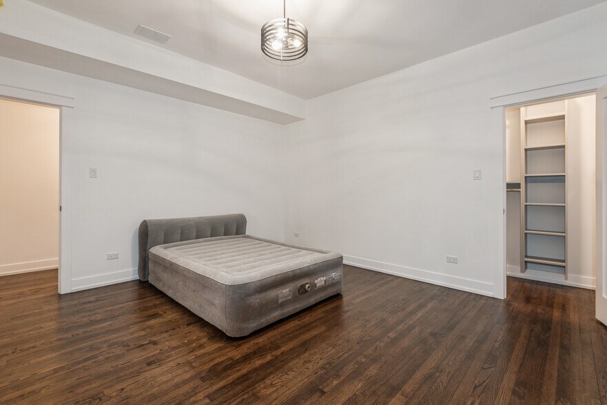 More Photos Of 1535 W Estes Ave, Chicago Multifamily For Sale