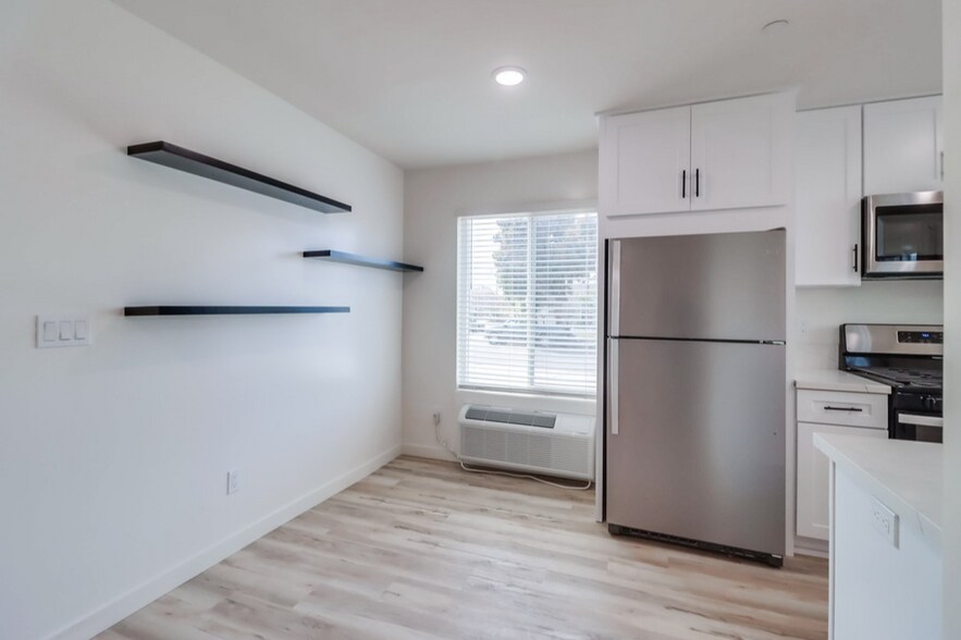 More Photos Of 1478 Hornblend St, San Diego Apartments For Sale