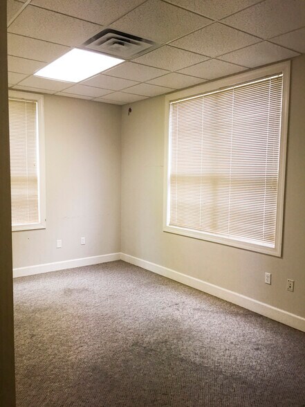 More Photos Of 2600 Apalachee Pky, Tallahassee Office For Lease