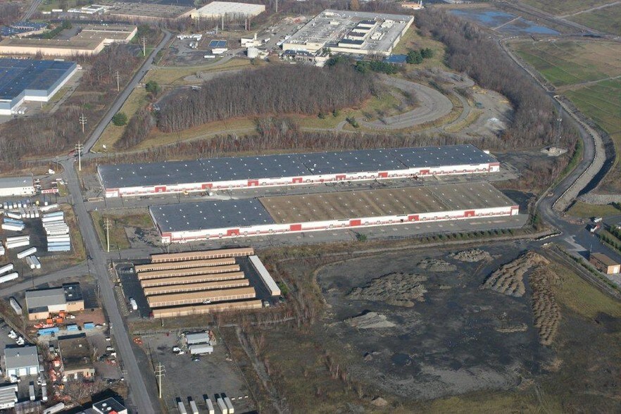 More Photos Of 1026 Reeves St, Dunmore Warehouse For Lease