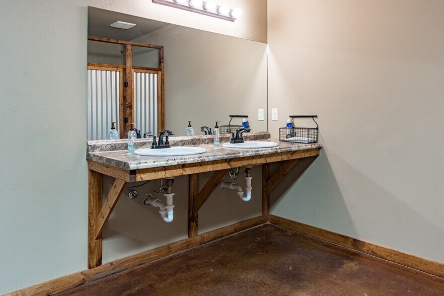 More Photos Of 5015 State Highway 155, Palestine Lodge Meeting Hall For Sale