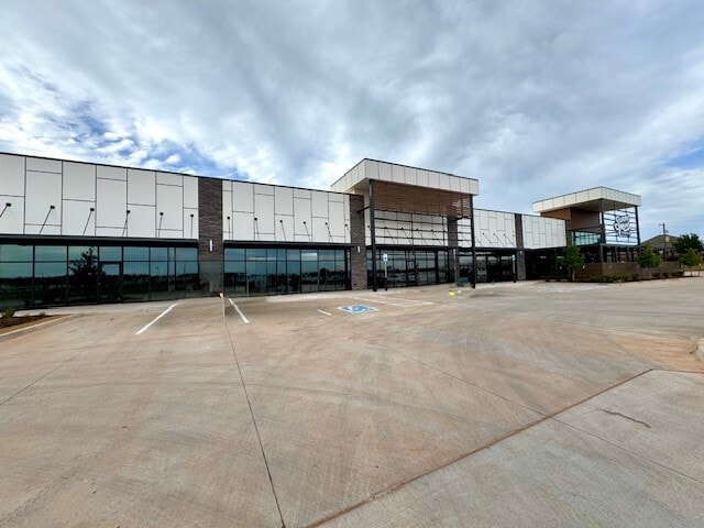 More Photos Of 16533 N May Ave, Edmond Unknown For Lease