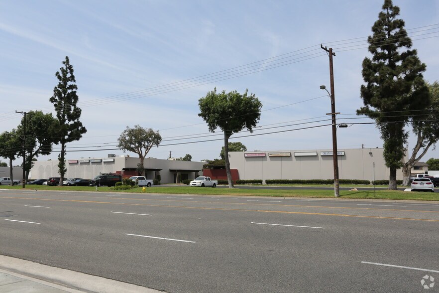 More Photos Of 1401 E Ball Rd, Anaheim Manufacturing For Lease