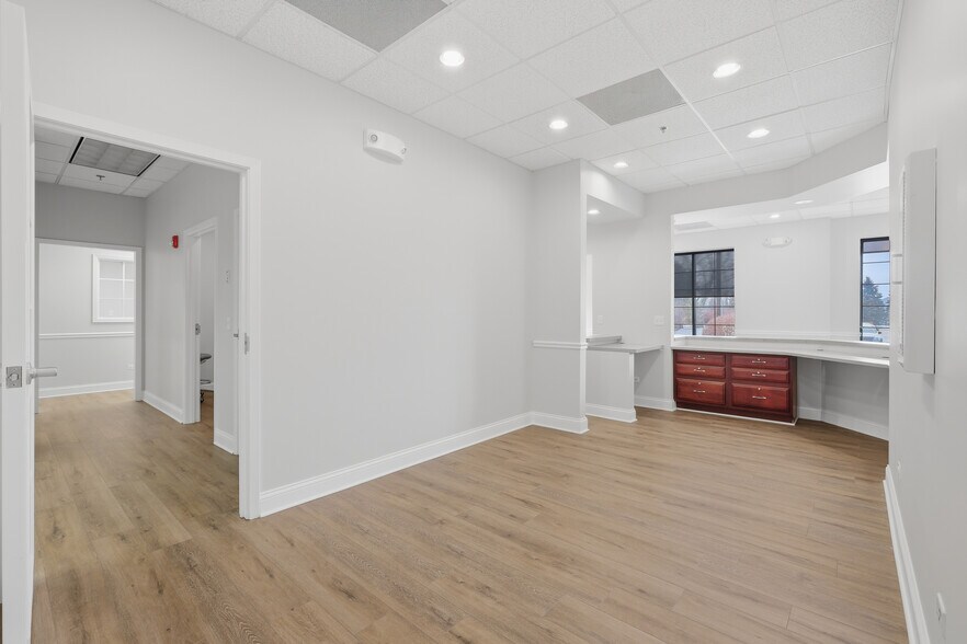 More Photos Of 6475 Washington St, Gurnee Medical For Sale