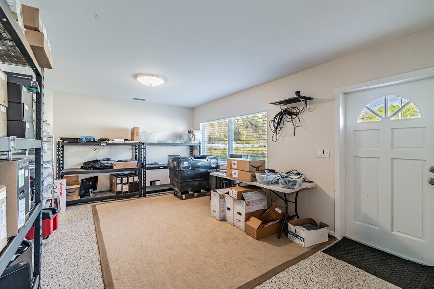 More Photos Of 110 Crenshaw Lake Rd, Lutz Office For Lease