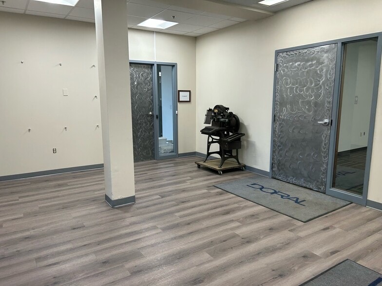 More Photos Of 427-433 E Stewart St, Milwaukee Manufacturing For Lease