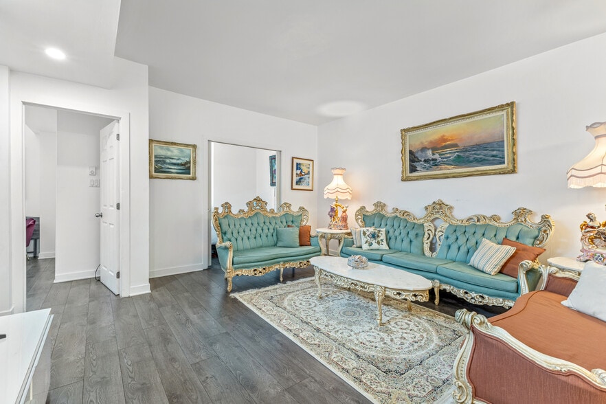 More Photos Of 1023 Rue Berri, Montréal Apartments For Sale