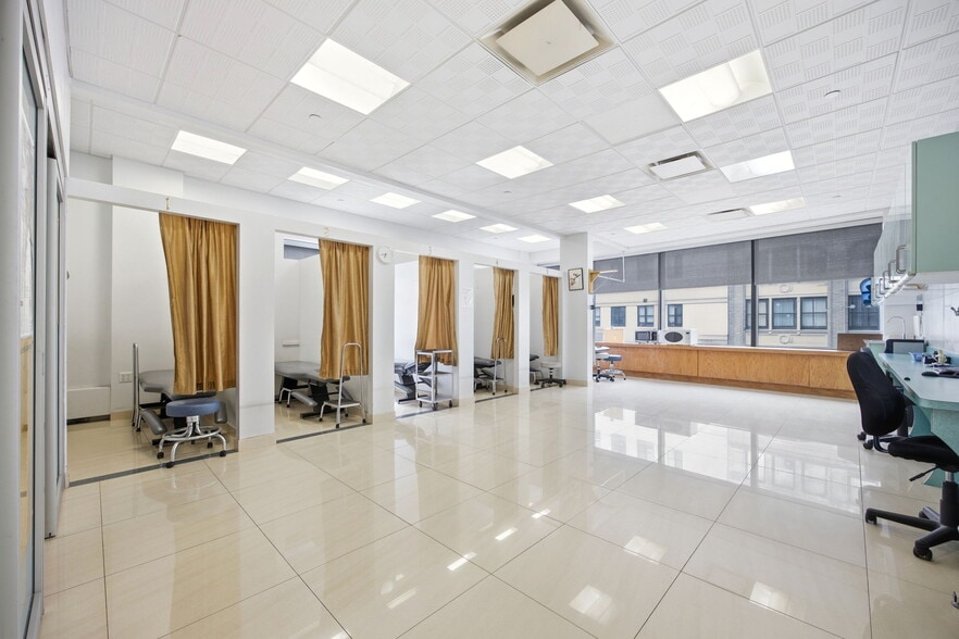 More Photos Of 139 Centre St, New York Medical For Sale