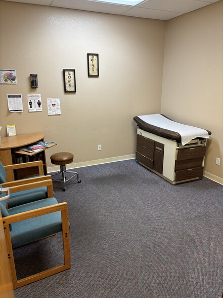 More Photos Of 2002 N Stockton Hill Rd, Kingman Medical For Sale