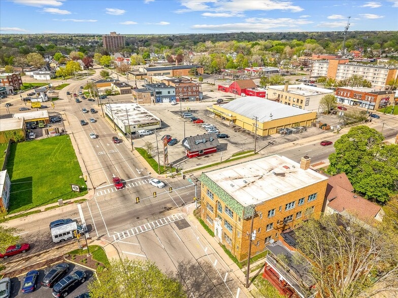 More Photos Of 204 S 6th St, Rockford Apartments For Sale
