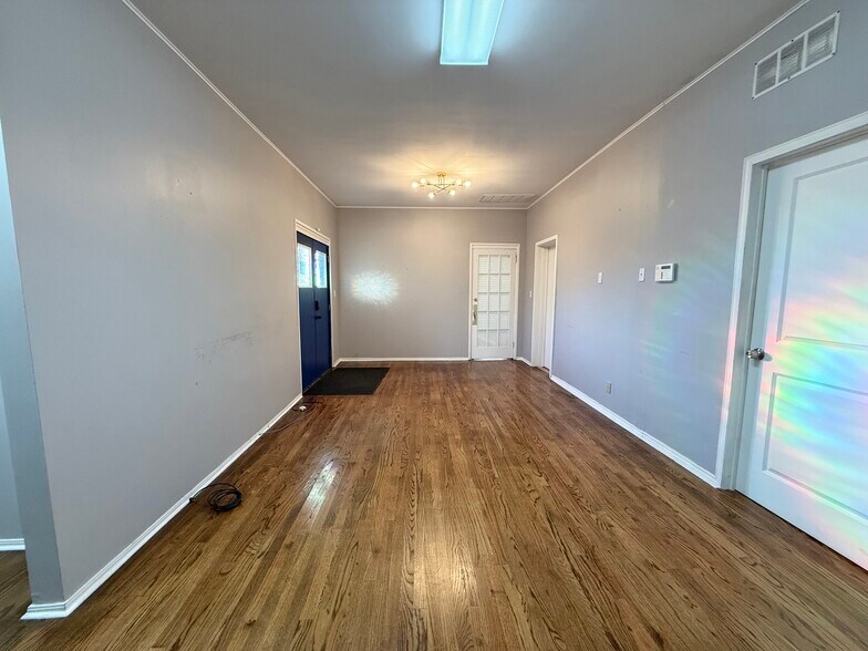 More Photos Of 2201 N Classen Blvd, Oklahoma City Office For Lease