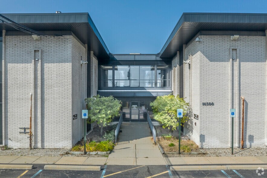 More Photos Of 16500 W 12 Mile Rd, Southfield Office For Lease