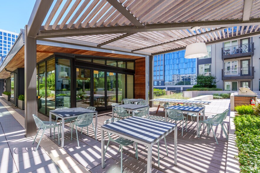 More Photos Of 2302 Valdez St, Oakland Apartments For Lease