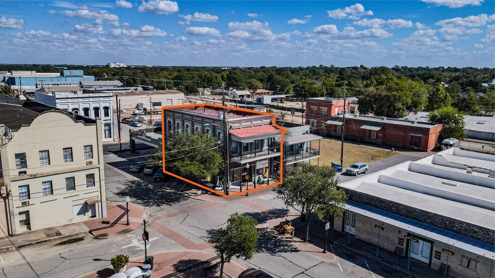 More Photos Of 301 S Saint Charles St, Brenham General Retail For Sale