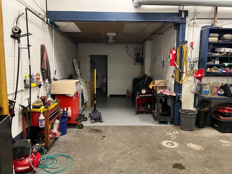 More Photos Of 638-642 Washington St, Quincy Auto Repair For Lease