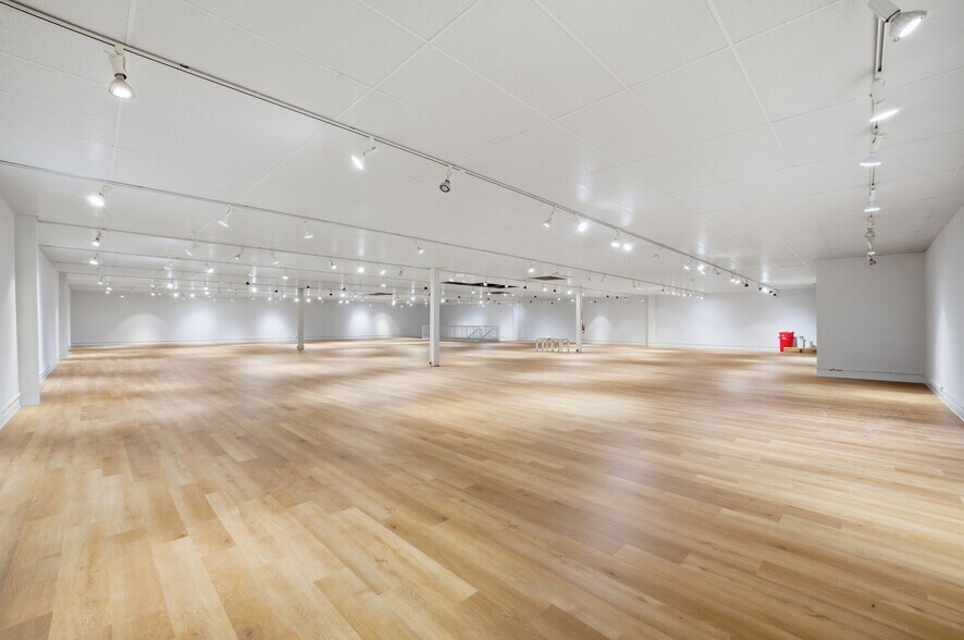 More Photos Of 6542 E Virginia Beach Blvd, Norfolk Freestanding For Sale