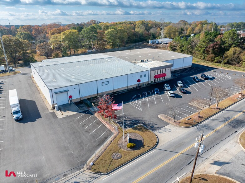 More Photos Of 309 Cash Memorial Blvd, Forest Park Distribution For Lease