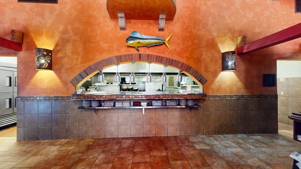 More Photos Of 4207 Oakwood Hills Pkwy, Eau Claire Restaurant For Sale