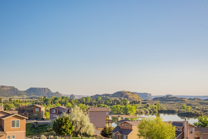 More Photos Of 57662 N Hwy 155 N, Electric City Hotel For Sale