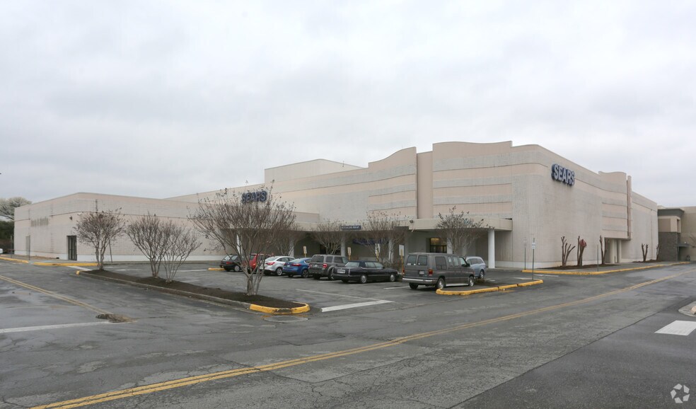 Primary Photo Of 4802 Valley View Blvd NW, Roanoke General Retail For Lease