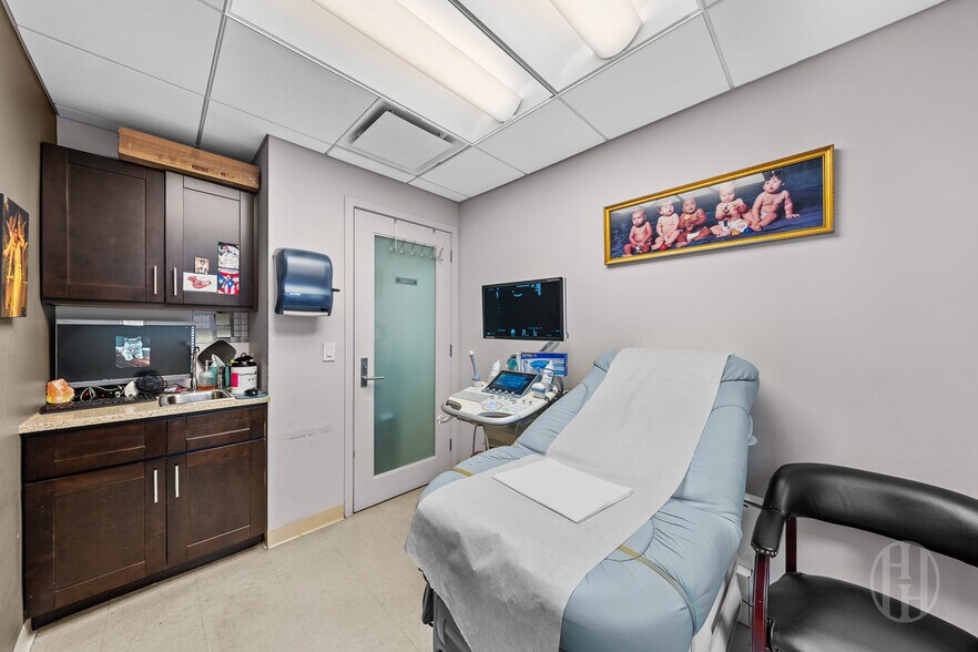 More Photos Of 104-110 E 40th St, New York Medical For Sale