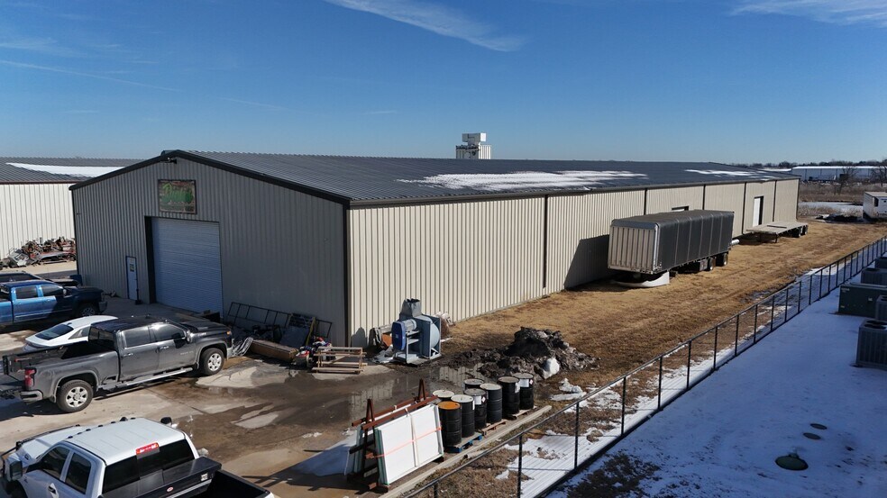 More Photos Of 12699 S Interstate 35, Valley View Warehouse For Sale