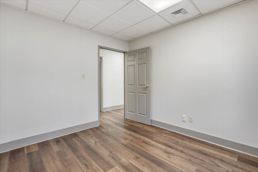 More Photos Of 1310 Thomasville Rd, Tallahassee Office For Lease