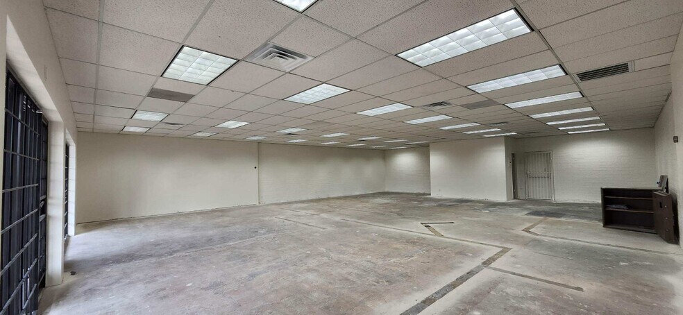 More Photos Of 8943 N 43rd Ave, Phoenix Freestanding For Lease