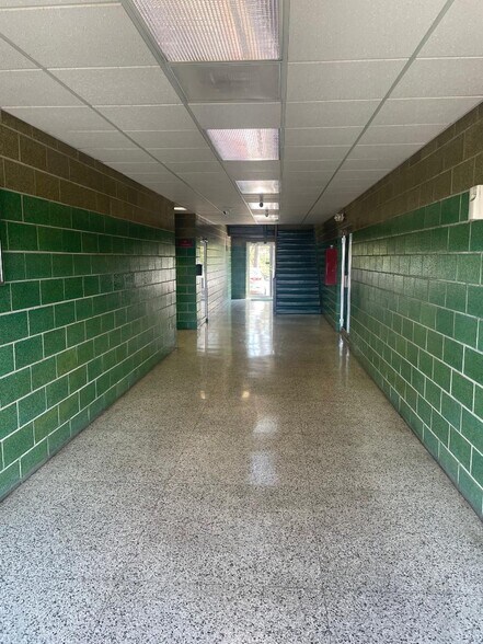 More Photos Of 537 Ritchie Hwy, Severna Park Office For Lease