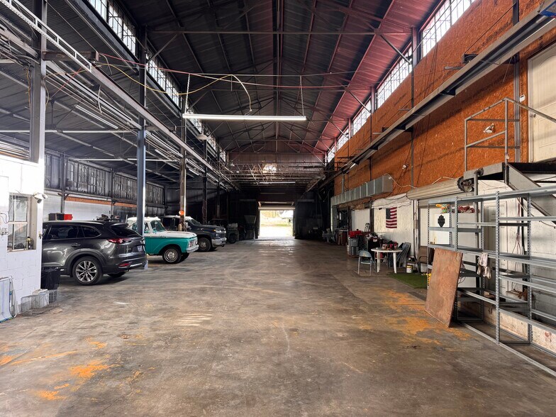 More Photos Of 4001 Bruhin Rd, Knoxville Warehouse For Sale