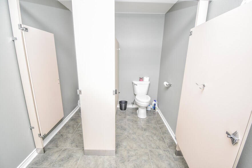 More Photos Of 511 N Northeast Loop 323, Tyler Office Residential For Lease