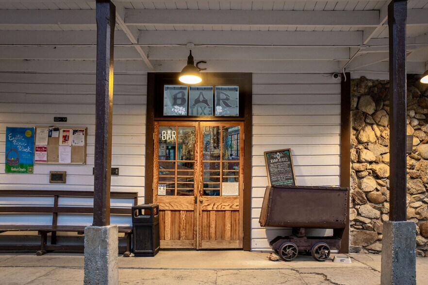 More Photos Of 15432 Washington Rd, Washington Storefront Retail Residential For Sale